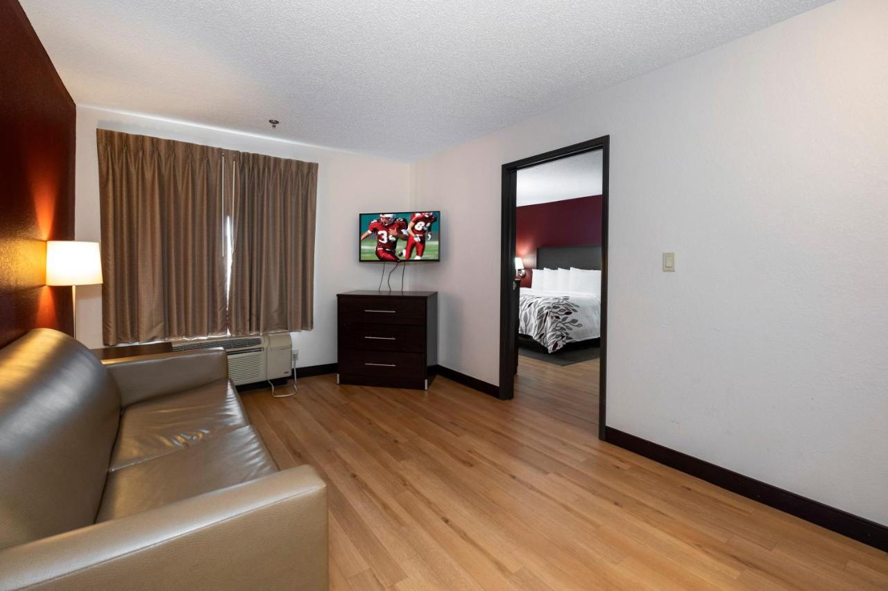 Red Roof Inn & Suites Dover Downtown Экстерьер фото