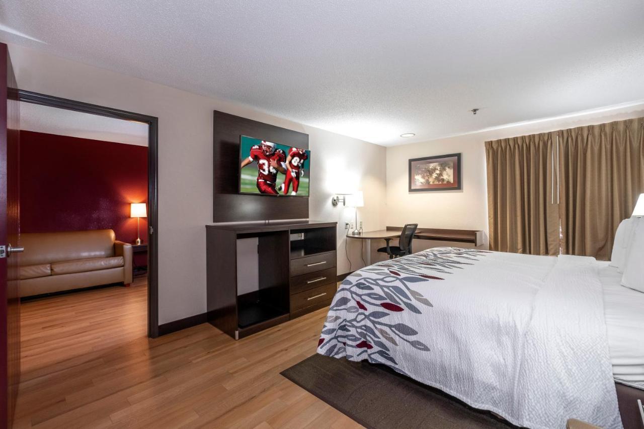 Red Roof Inn & Suites Dover Downtown Экстерьер фото