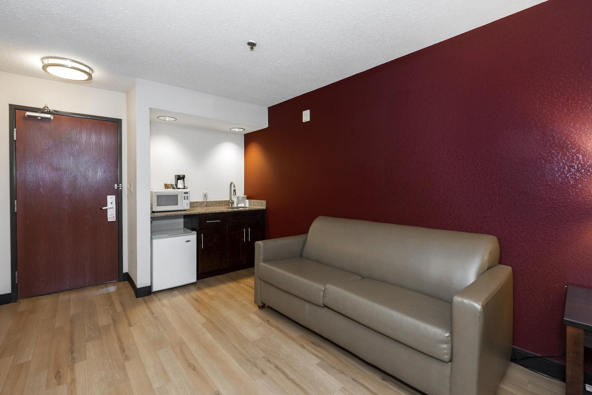 Red Roof Inn & Suites Dover Downtown Экстерьер фото