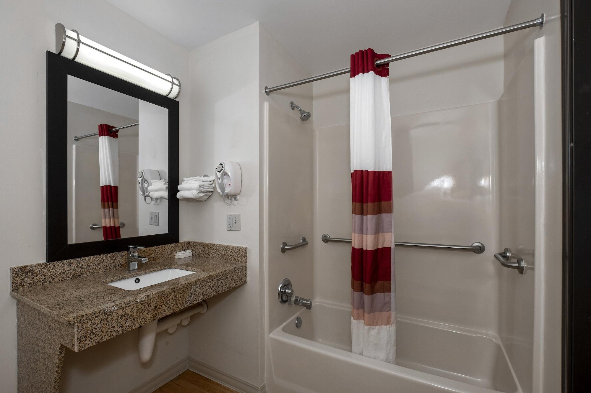 Red Roof Inn & Suites Dover Downtown Экстерьер фото