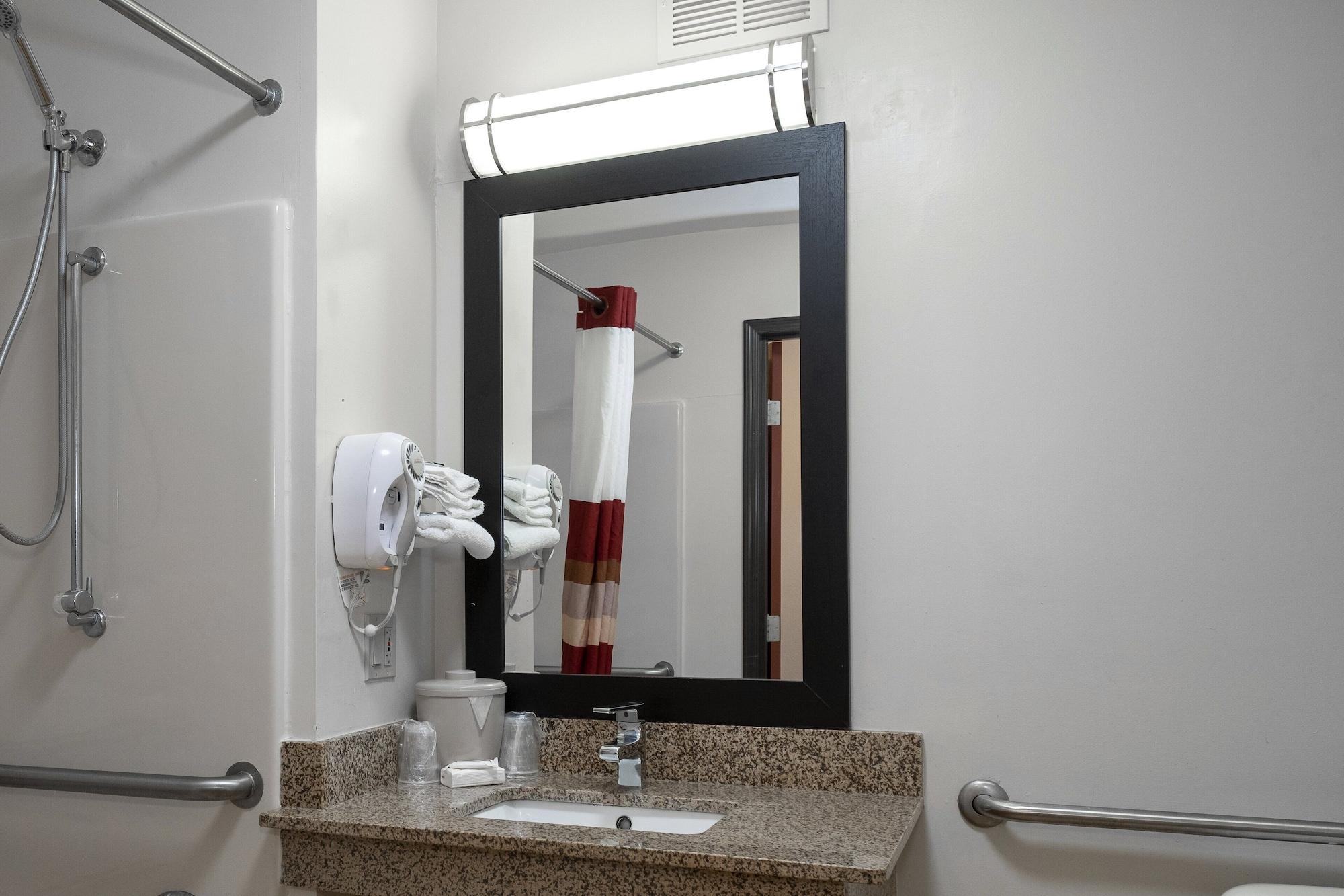 Red Roof Inn & Suites Dover Downtown Экстерьер фото